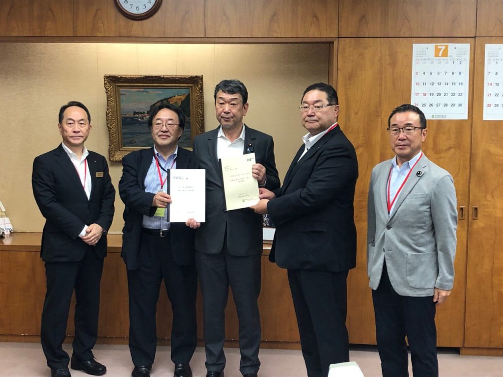 北海道議会水産林務委員会の要望団が副大臣室にいらっしゃった。