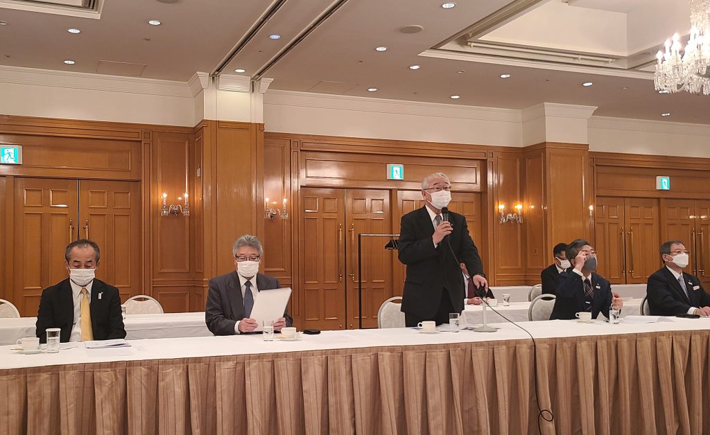 北海道商工会議所連合会の役員の皆様と政策懇談会。