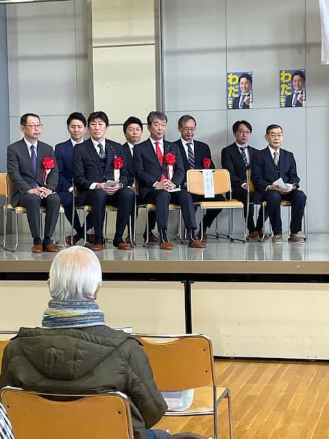 和田敬太道議と飯島ひろゆき札幌市議会議長の報告会に出席。