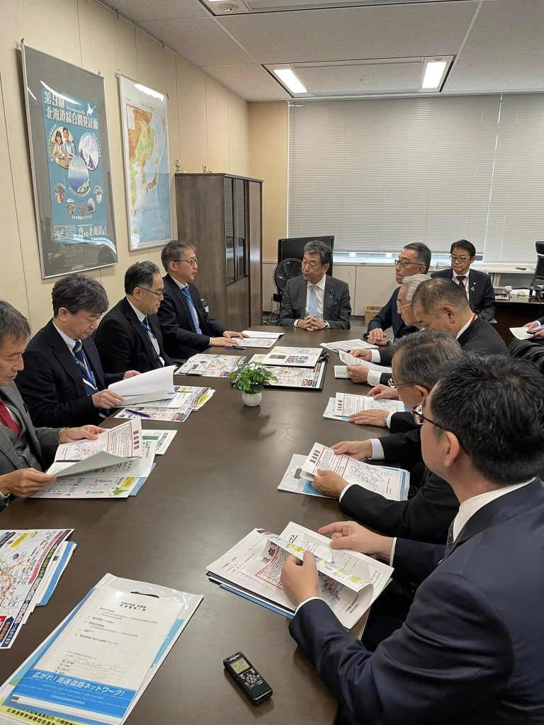 後志の新幹線・高速道路の要望と北海道商工会議所連合会の北海道の経済対策に係る要望であちらこちら、伺いました。
