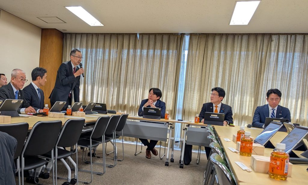 水産総合調査会に出席。