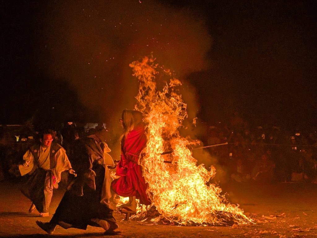 琴平神社例大祭 天狗の火渡り