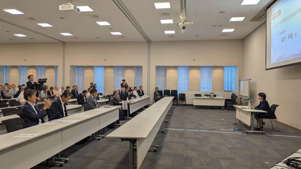 第一回　生成AIアカデミア　座談会に参加。