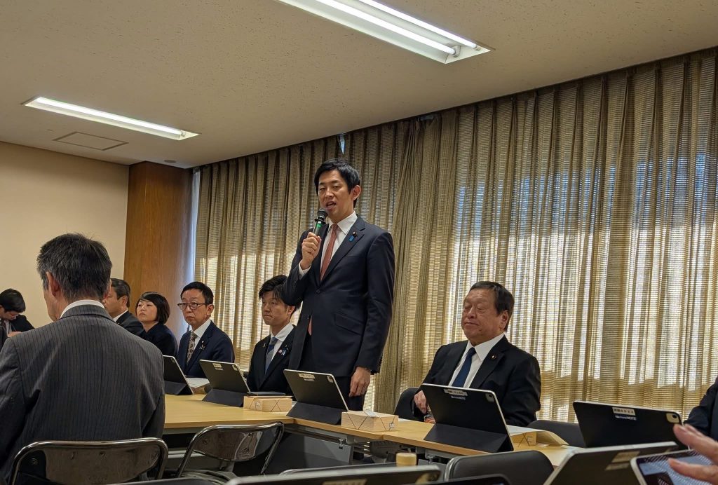 様々な各部会や議員連盟の会議を開いて予算確保に頑張ってます。